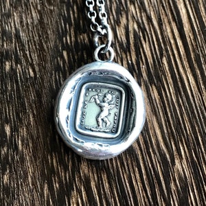 Colgante de cupido de plata, si lo pierdo estoy perdido.  Sello de carta de cera antigua. Impresión romántica de sello de cera. Colgante de cupido hecho a mano.