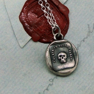collar de calaveras- Colgante de sello de cera de calavera de sterling - 'como eres así una vez fui yo'. Memento Mori.  Sello de carta de cera antigua.