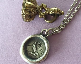 Duif van Vrede hanger.  Duif met olijftak ketting. Sterling zilveren antieke was letter zegel. Christelijk symbool.