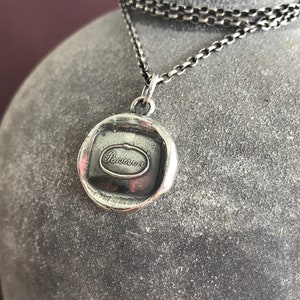 Persevera, no te rindas.  Sello de carta de cera antigua.  Colgante de libra esterlina.