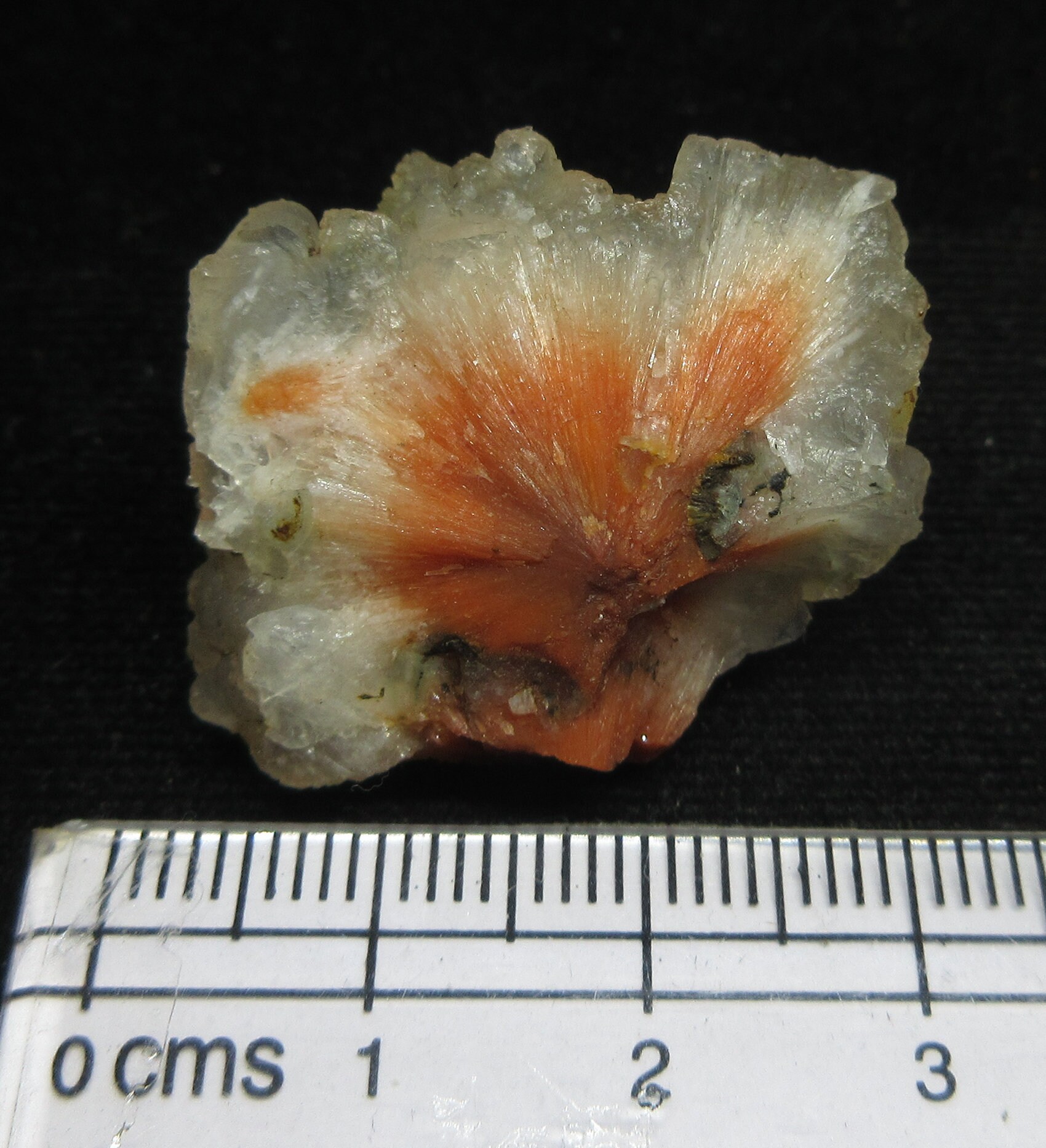 カルセドニー入りレッドスコレサイト（非貴石天然石）#1475