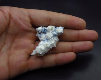 Okenita sobre calcedonia azul (piedra natural no preciosa) n.° 2699