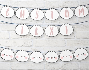 Puede incluir: Un banner con recortes blancos en forma de bola de masa con letras rosas que deletrean "CUSTOM TEXT". Debajo del banner hay seis recortes blancos en forma de bola de masa con mejillas rosadas y diferentes expresiones faciales.