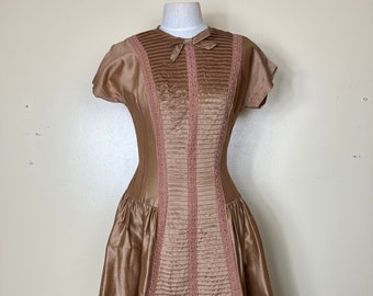 Vintage 50s Pintucked  Dress, 1950s Brown  Cocktail  dress , 1950s full sweep Dress , Formal , MCM Party wedding Dress M   M