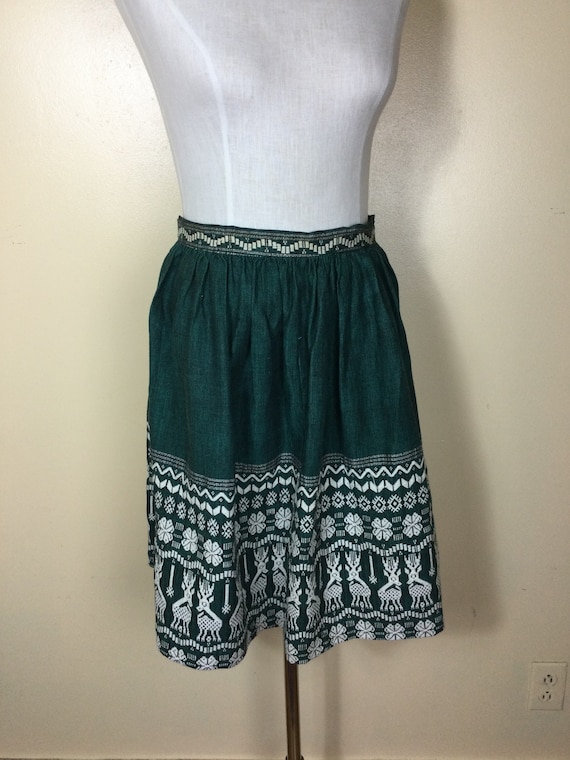 Vintage green embroidered skirt Gem