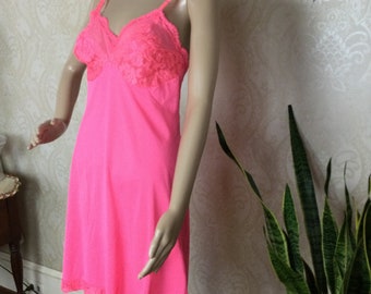 Vintage 60s Hot Pink Slip , Lace trim S