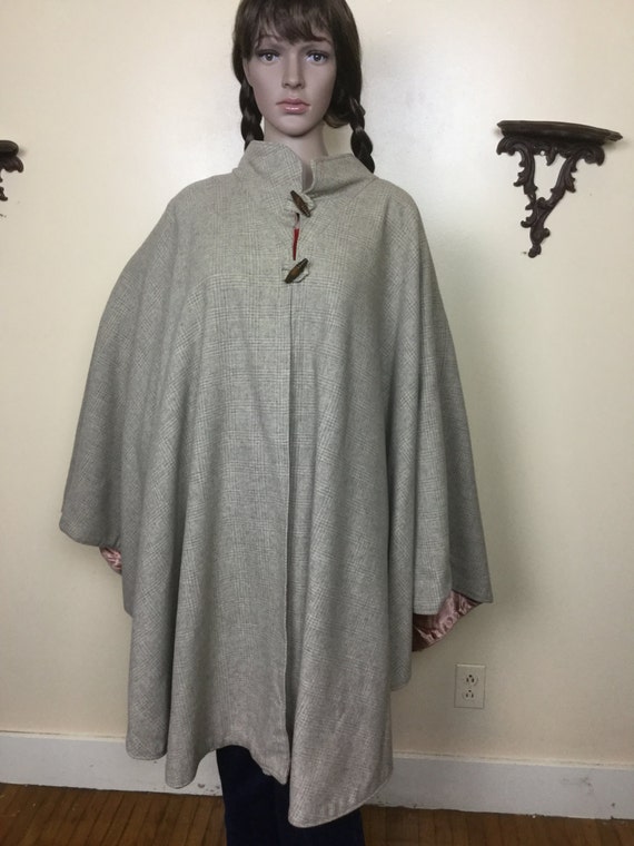 Vintage 70s  gray plaid cape , heavy wool  poncho… - image 1