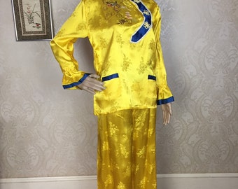 Vintage 50s Kimono pajamas yellow  embroidered  Asian kimono pajamas  Sm