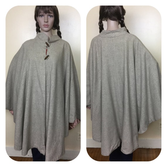 Vintage 70s  gray plaid cape , heavy wool  poncho… - image 2