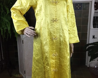 Vintage 50s Kimono Duster yellow  embroidered duster kimono robe M