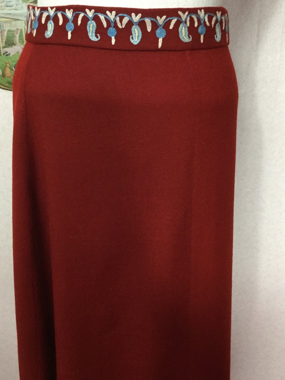 Sale Vintage 1970s Red embroidered Maxi  Skirt, 1… - image 10