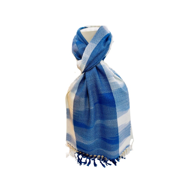Handwoven Indigo Dye Cotton Scarf With Fring, Multi Blue Shade zdjęcie 1
