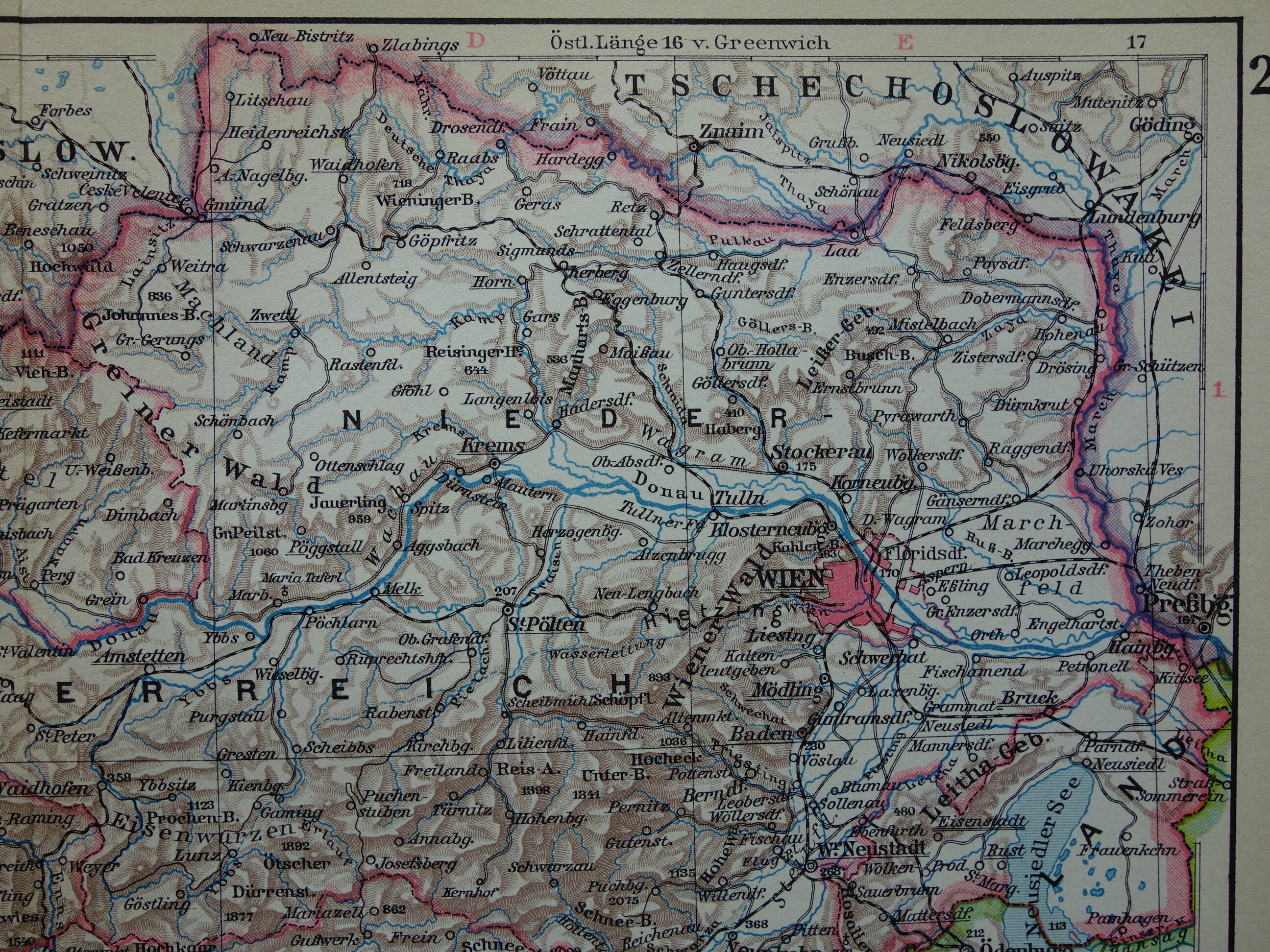 オーストリア地図Hallwag製未使用 全土&都市掲載 都市間距離一覧表付き