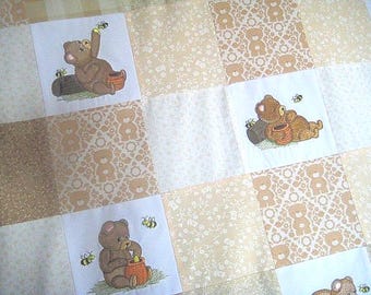 Edredón de bebé con osos de miel bordados: manta de minky de patchwork hecha a mano