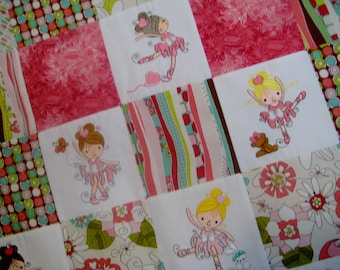 Bailarina HECHA A PEDIDO colcha de bebé bailarina bordada, ropa de cama de guardería para niñas de ballet rosa, manta de cuna patchwork, regalo de ducha de ballet