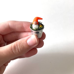 Gnomo de Halloween/Gnomo de Halloween pequeño/Gnomo pequeño/Miniatura/Pequeño/Gnomo en un dedal