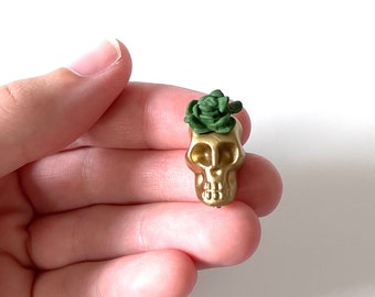 Miniature skull planter/Tiny skull/ Tiny skull planter/ Miniature Halloween/ Faux succulent