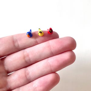 World’s Tiniest Bird/ Tiny Bird/ Mini Bird/ Micro Mini Bird/ Tiny bluebird/ Goldfinch/ Cardinal/ Small bird