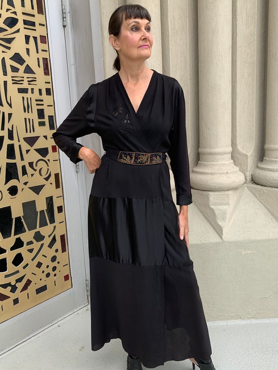 Smashing 1940’s “Tula” Black Goth Full Length Wrap