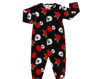 Pyjama pour bébé avec moufles à imprimé crânes et roses