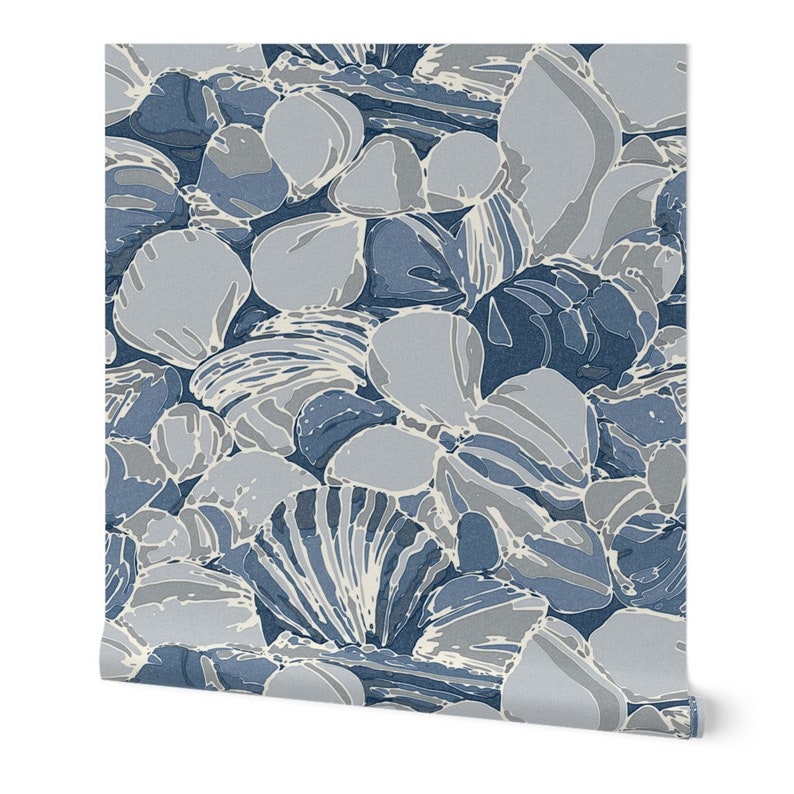 a picture of a bunch of blue and white flowers