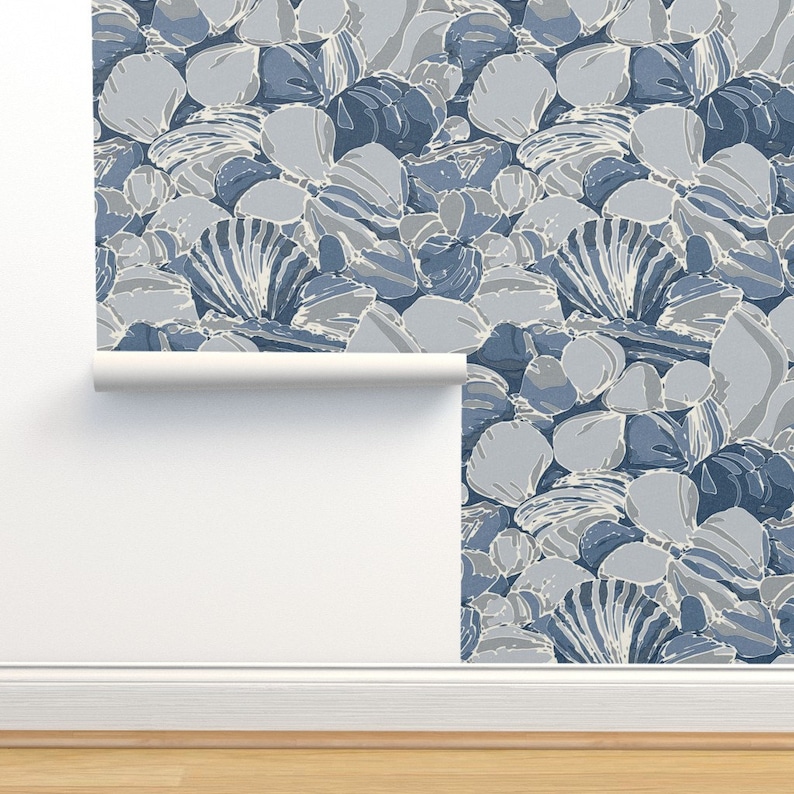 a picture of a wall with a flower pattern on it
