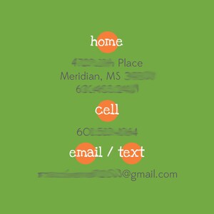 Op de afbeelding: Een groene achtergrond met oranje cirkels en witte tekst. De tekst luidt "home", "Place Meridian, MS", "cell", "60", "email / text" en "@gmail.com".