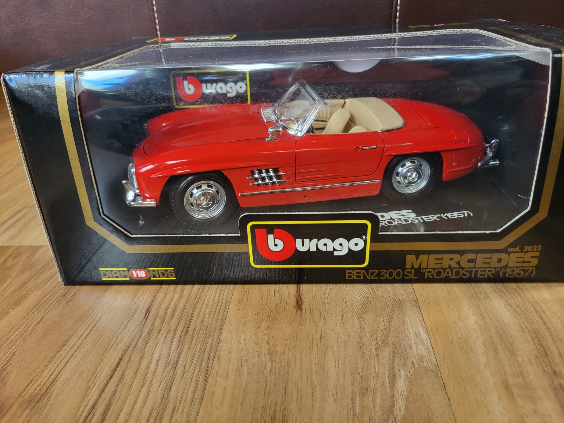 Burago 1957 Mercedes Benz 300 SL Roadster Red Convertible Burago 1957 Mercedes Benz 300 SL Roadster Red Convertible