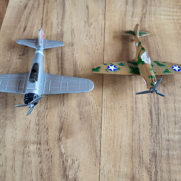 Lot Of 2 Metal Airplanes