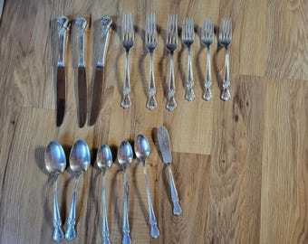15 Piece Vintage Old Company Plate Rose Service Signature Series Monogram L Silverware