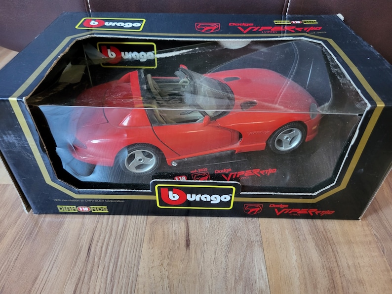Burago 1992 Dodge Viper RT/10 Diecast 1:18 Scale Red Car image 6