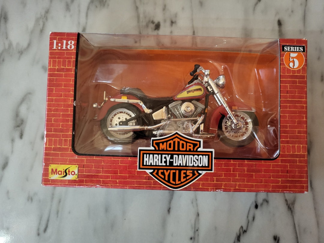 お取り寄せ】 Maisto Harley-Davidson1 18 8台セット ecousarecycling.com