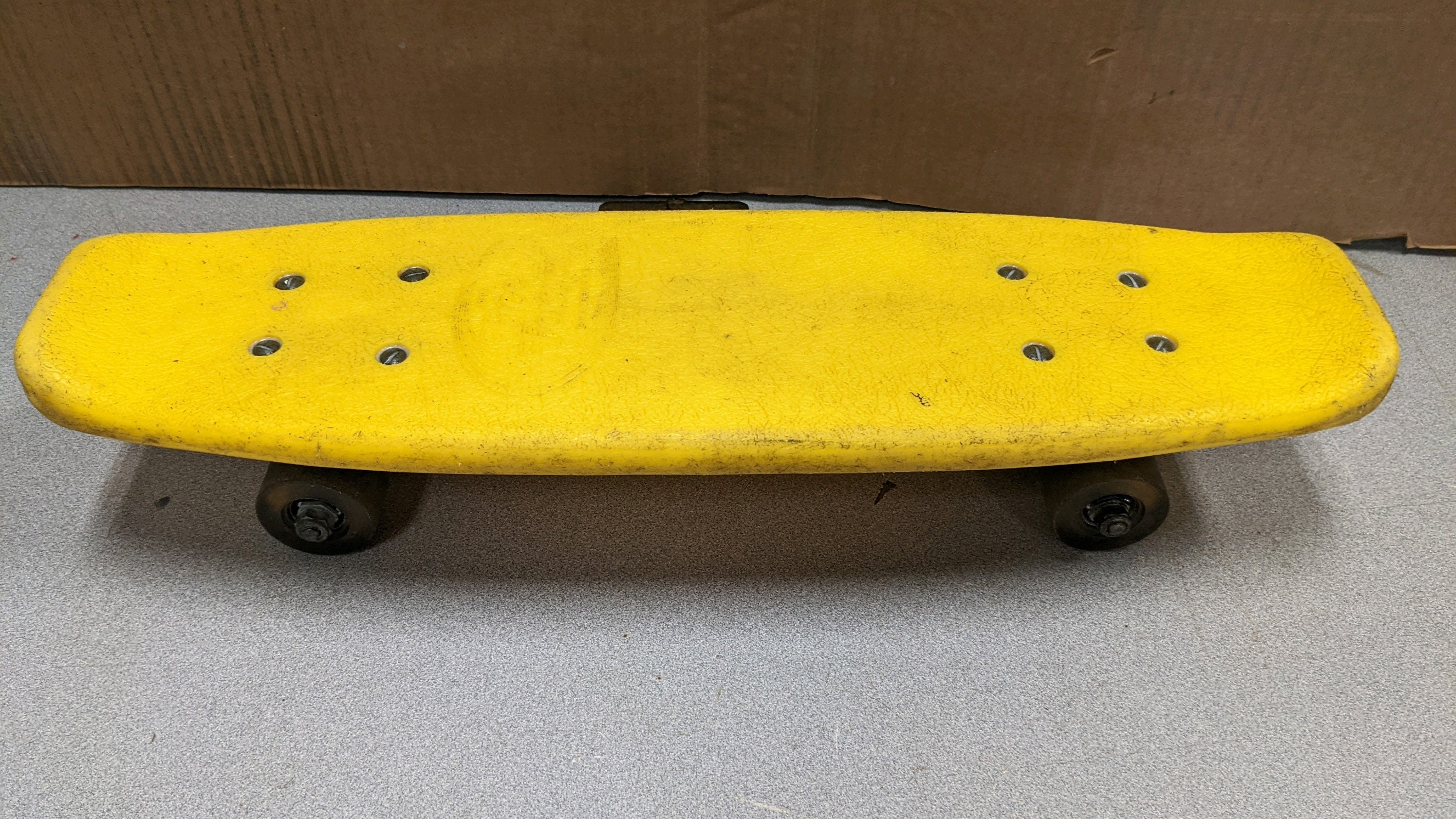 Skateboard Vintage Rollet Jaune Des Années 70 – Planche Collection