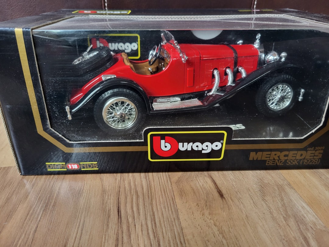 【MERCEDES BENZ】メルセデスベンツ BURAGO 1/18スケール Bburago 1:18 メルセデスベンツSSK 1928年赤モデル 18-12045
