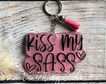 Kiss My Sass Resin Schlüsselanhänger: Sarkastisches Zitat Acryltäschchen Accessoire