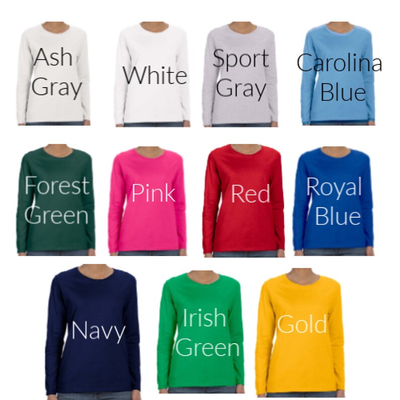 Puede incluir: Una selecci&oacute;n de camisetas de manga larga en varios colores, incluyendo gris ceniza, blanco, gris deportivo, azul Carolina, verde bosque, rosa, rojo, azul real, azul marino, verde irland&eacute;s y dorado.