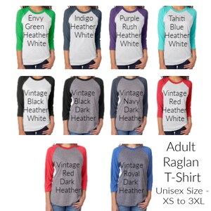 Puede incluir: Camiseta de manga raglan para adulto, disponible en una variedad de colores. La camiseta est&aacute; disponible en tallas XS a 3XL. Los colores incluyen Envy Green Heather, Indigo Heather, Purple Rush Heather, Tahiti Blue Heather, Vintage Black Heather, Vintage Black Dark Heather, Vintage Navy Dark Heather, Vintage Red Heather, Vintage Red Dark Heather y Vintage Royal Dark Heather.