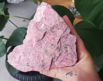 Thulite - Pink Thulite - Crystals - Rough Stones