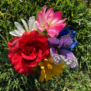 6 Flower Pens With a Butterfly in the Middle