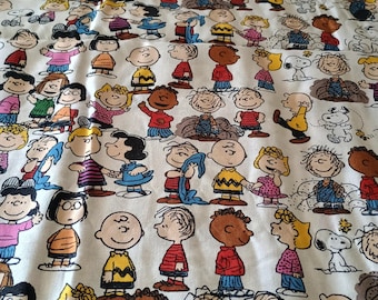 Restos de tela de algodón de la pandilla Peanuts de Disney / material / costura / acolchado / 34" x 43"