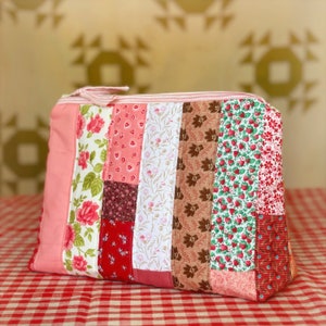 Quilted Zipper Pouch: Pink Patchwork image 8