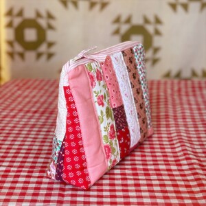 Quilted Zipper Pouch: Pink Patchwork image 7