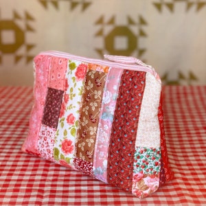 Quilted Zipper Pouch: Pink Patchwork image 5