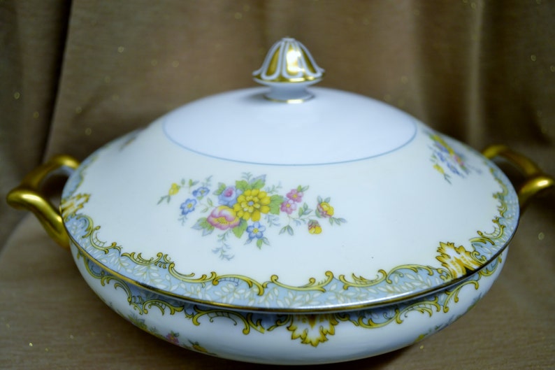 Noritake Lanare Pattern Green Verge Covered Vegetable Dish or Casserole