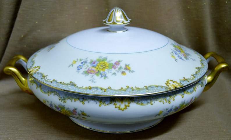 Noritake Lanare Pattern Green Verge Covered Vegetable Dish or Casserole