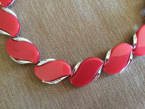 LISNER Vintage 1950s Coral Red Lucite Thermoset S… - image 2
