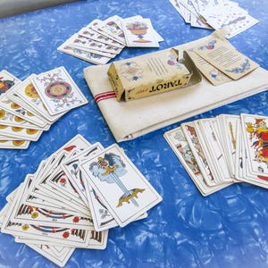 Franse vintage tarotkaarten J. Gaudais compleet 78 kaarten set zwaarden bekers munten clubs, waarzeggerij spelen 1860 reproductie origineel in museum