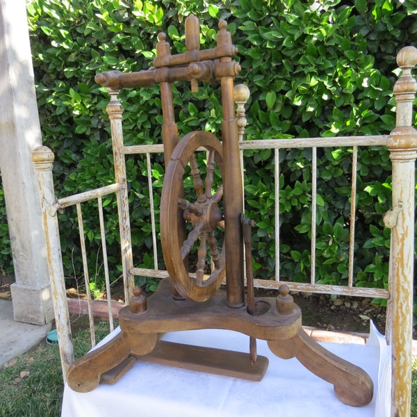 French Spinning Wheel, Castle style, Vintage/Antique circa 1900, from Alsace, France. Also known as a Cinderella Spinnin