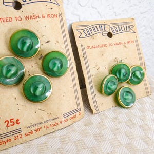 2 Vintage Knopfkarten Western Germany mit 8 grünen Knöpfen. Original, wie gefunden. Mit Passenden Buttons 2 Dekorative Karten. Apfelgrüne Hüte