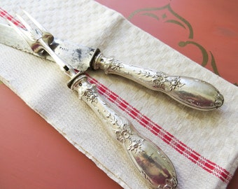 Juego de tallado antiguo de plata de ley francesa: cuchillo y tenedor ornamentados